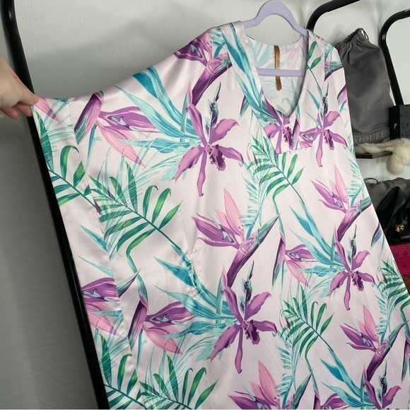 Casa Zeta Jones Lavender Floral Print Caftan - Picture 2 of 8